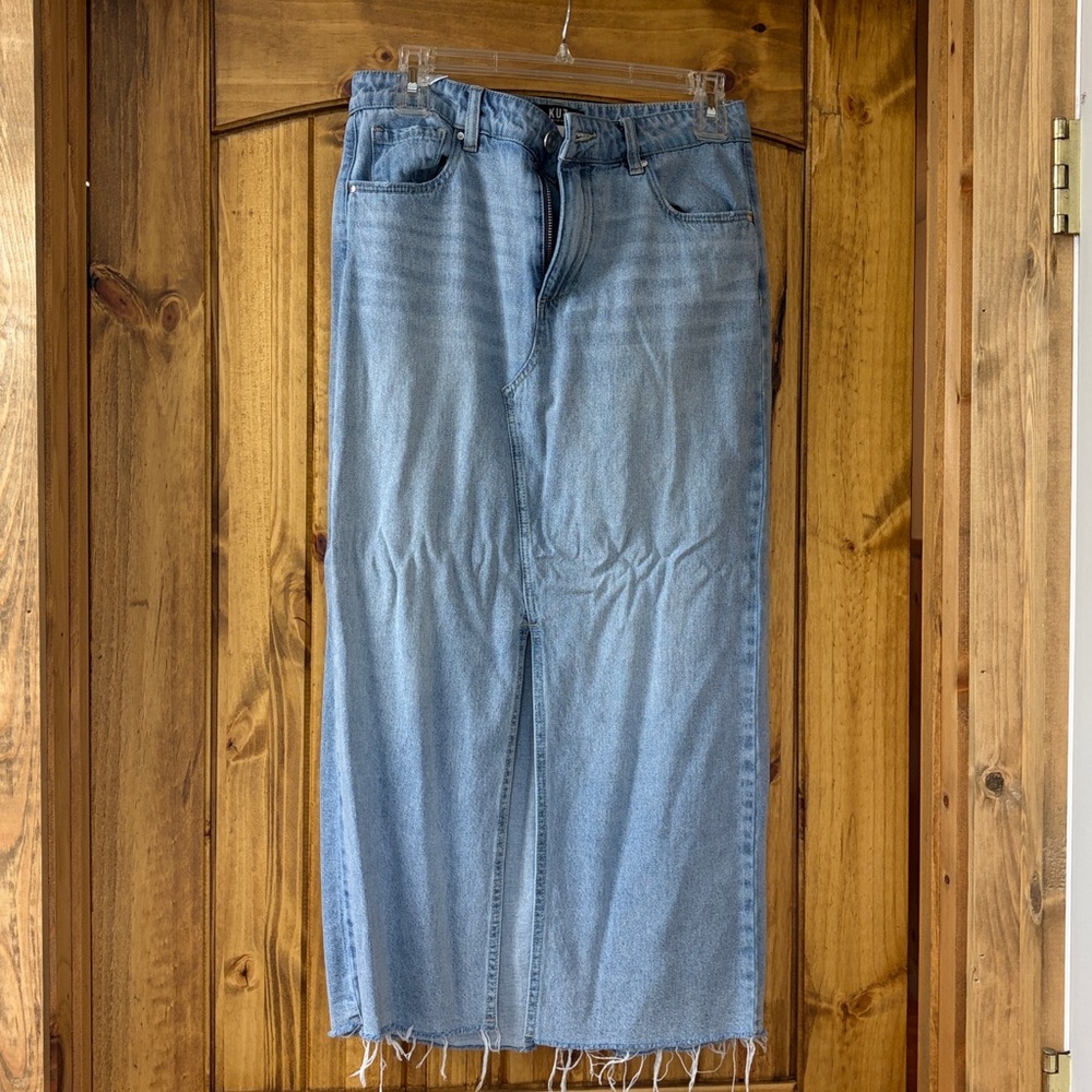 NWT Evereve Kut from the Kloth Brea Raw Hem Long Denim Skirt Size 2 Medium Wash
